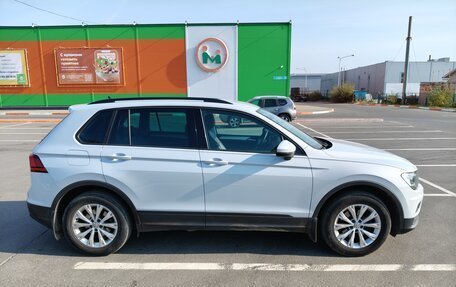 Volkswagen Tiguan II, 2019 год, 2 300 000 рублей, 2 фотография