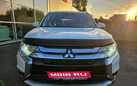 Mitsubishi Outlander III рестайлинг 3, 2016 год, 1 965 000 рублей, 8 фотография