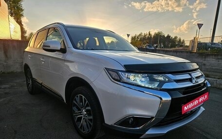 Mitsubishi Outlander III рестайлинг 3, 2016 год, 1 965 000 рублей, 7 фотография