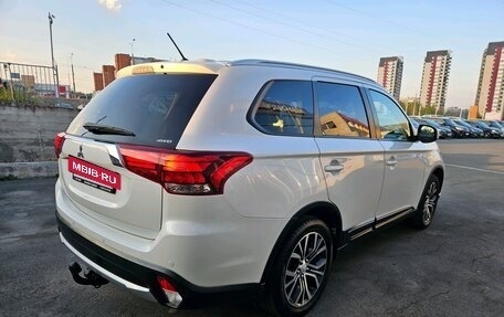 Mitsubishi Outlander III рестайлинг 3, 2016 год, 1 965 000 рублей, 5 фотография