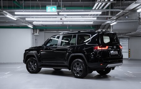 Toyota Land Cruiser, 2024 год, 13 950 000 рублей, 8 фотография