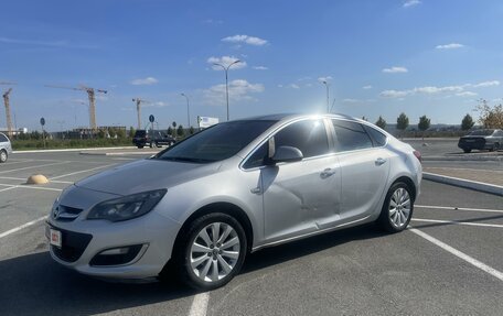 Opel Astra J, 2013 год, 900 000 рублей, 10 фотография