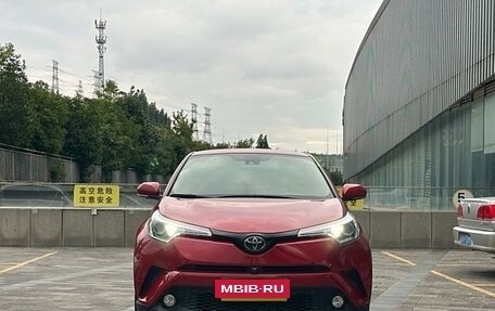 Toyota C-HR I рестайлинг, 2018 год, 2 440 000 рублей, 2 фотография