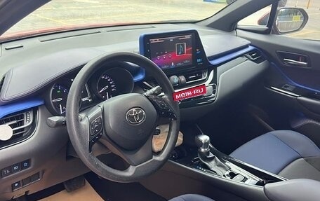 Toyota C-HR I рестайлинг, 2018 год, 2 440 000 рублей, 9 фотография