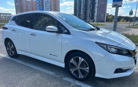 Nissan Leaf II, 2018 год, 1 650 000 рублей, 3 фотография