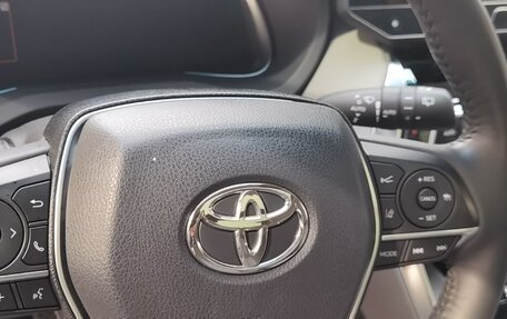 Toyota Venza, 2022 год, 4 150 000 рублей, 10 фотография