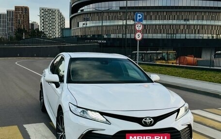 Toyota Camry, 2021 год, 3 950 000 рублей, 2 фотография