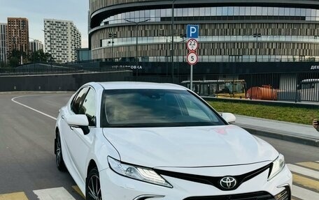 Toyota Camry, 2021 год, 3 950 000 рублей, 4 фотография