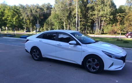 Hyundai Elantra, 2021 год, 1 700 000 рублей, 2 фотография