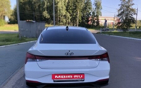 Hyundai Elantra, 2021 год, 1 700 000 рублей, 4 фотография