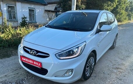 Hyundai Solaris II рестайлинг, 2013 год, 950 000 рублей, 2 фотография