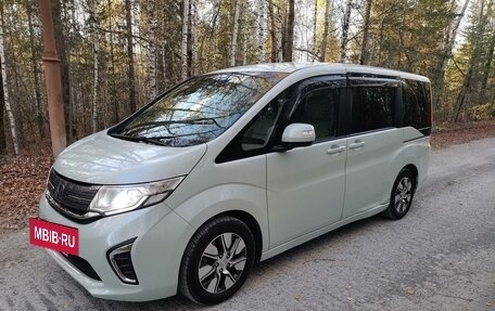 Honda Stepwgn IV, 2015 год, 2 000 000 рублей, 5 фотография