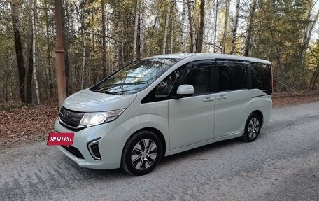 Honda Stepwgn IV, 2015 год, 2 000 000 рублей, 2 фотография