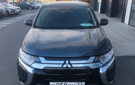 Mitsubishi Outlander III рестайлинг 3, 2018 год, 2 299 000 рублей, 1 фотография