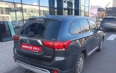 Mitsubishi Outlander III рестайлинг 3, 2018 год, 2 299 000 рублей, 3 фотография