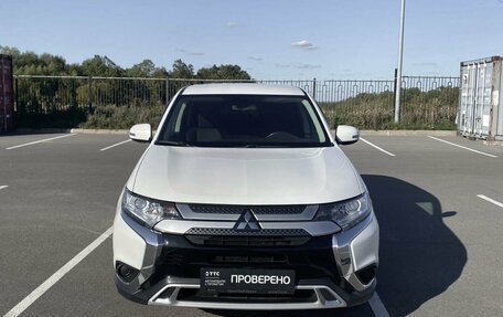 Mitsubishi Outlander III рестайлинг 3, 2019 год, 2 699 000 рублей, 2 фотография