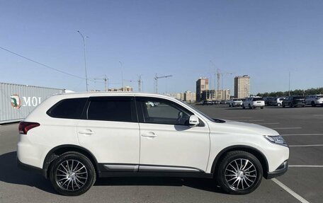 Mitsubishi Outlander III рестайлинг 3, 2019 год, 2 699 000 рублей, 4 фотография