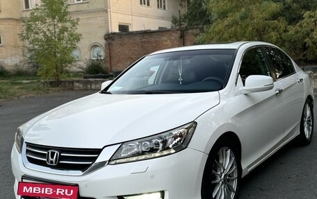 Honda Accord IX рестайлинг, 2013 год, 1 700 000 рублей, 2 фотография