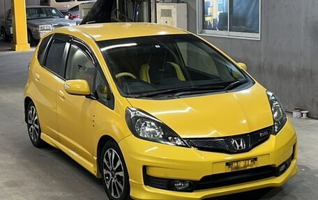 Honda Fit III, 2013 год, 850 000 рублей, 2 фотография