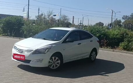 Hyundai Solaris II рестайлинг, 2015 год, 800 000 рублей, 2 фотография