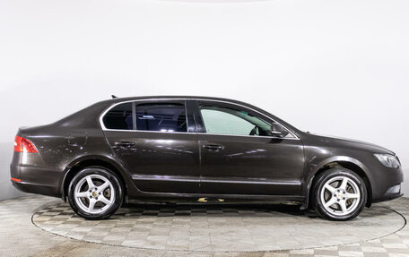 Skoda Superb III рестайлинг, 2013 год, 999 000 рублей, 4 фотография