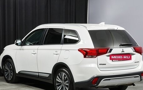 Mitsubishi Outlander III рестайлинг 3, 2019 год, 2 459 000 рублей, 6 фотография