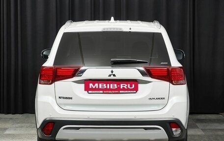 Mitsubishi Outlander III рестайлинг 3, 2019 год, 2 459 000 рублей, 5 фотография