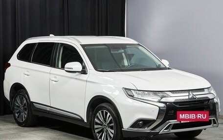 Mitsubishi Outlander III рестайлинг 3, 2019 год, 2 459 000 рублей, 3 фотография