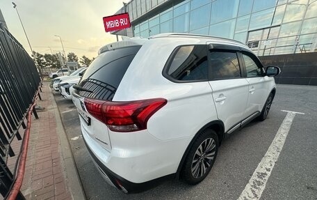 Mitsubishi Outlander III рестайлинг 3, 2019 год, 2 245 000 рублей, 3 фотография