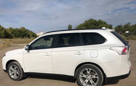 Mitsubishi Outlander III рестайлинг 3, 2013 год, 1 560 000 рублей, 3 фотография