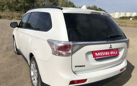 Mitsubishi Outlander III рестайлинг 3, 2013 год, 1 560 000 рублей, 5 фотография