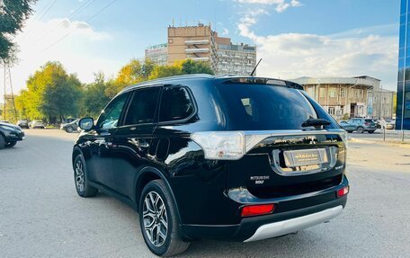 Mitsubishi Outlander III рестайлинг 3, 2014 год, 2 099 999 рублей, 8 фотография