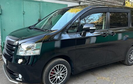 Toyota Noah III, 2009 год, 1 530 000 рублей, 2 фотография