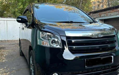 Toyota Noah III, 2009 год, 1 530 000 рублей, 4 фотография