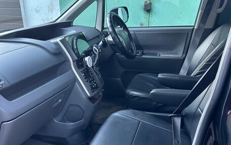 Toyota Noah III, 2009 год, 1 530 000 рублей, 10 фотография