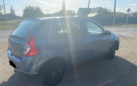 Renault Sandero I, 2013 год, 850 000 рублей, 2 фотография