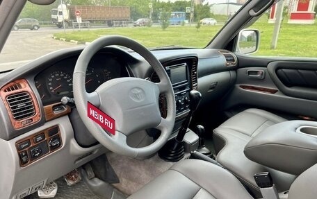 Toyota Land Cruiser 100 рестайлинг 2, 2006 год, 1 850 000 рублей, 14 фотография