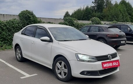 Volkswagen Jetta VI, 2011 год, 850 000 рублей, 2 фотография