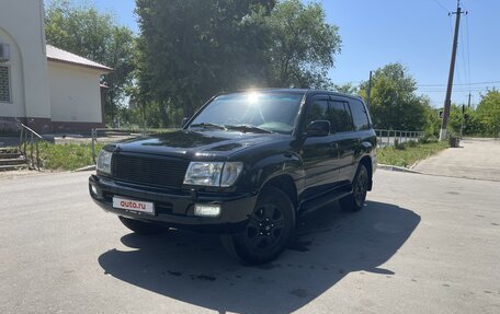 Toyota Land Cruiser 100 рестайлинг 2, 2004 год, 2 820 000 рублей, 4 фотография