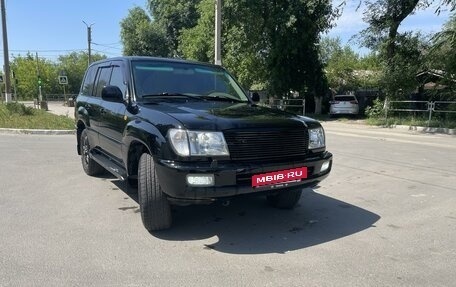 Toyota Land Cruiser 100 рестайлинг 2, 2004 год, 2 820 000 рублей, 3 фотография