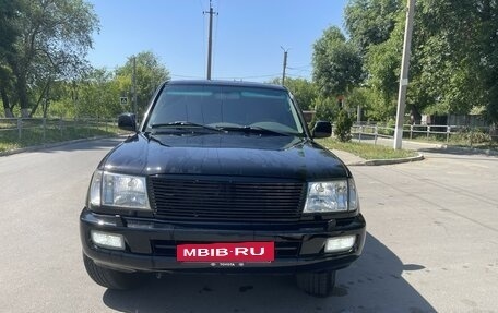 Toyota Land Cruiser 100 рестайлинг 2, 2004 год, 2 820 000 рублей, 2 фотография