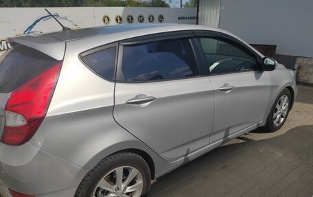 Hyundai Solaris II рестайлинг, 2011 год, 800 000 рублей, 3 фотография