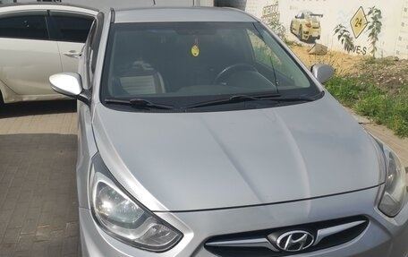 Hyundai Solaris II рестайлинг, 2011 год, 800 000 рублей, 7 фотография