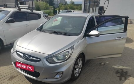 Hyundai Solaris II рестайлинг, 2011 год, 800 000 рублей, 2 фотография