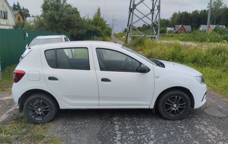 Renault Sandero II рестайлинг, 2020 год, 1 200 000 рублей, 2 фотография