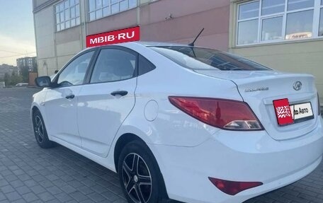 Hyundai Solaris II рестайлинг, 2016 год, 950 000 рублей, 3 фотография