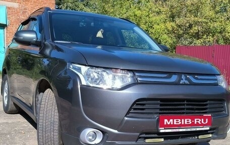 Mitsubishi Outlander III рестайлинг 3, 2013 год, 1 890 000 рублей, 1 фотография