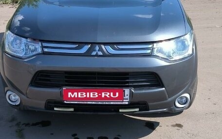 Mitsubishi Outlander III рестайлинг 3, 2013 год, 1 890 000 рублей, 15 фотография