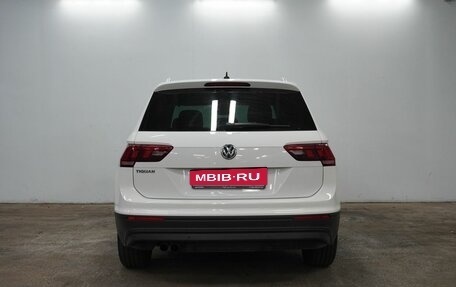 Volkswagen Tiguan II, 2019 год, 2 430 000 рублей, 7 фотография