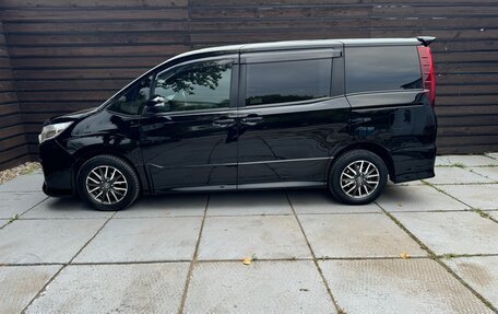 Toyota Noah III, 2015 год, 1 800 000 рублей, 4 фотография